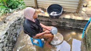 Nenek Yang Viral Di Tiktok Ogah Berhenti Mandi Lumpur Meski Dipanggil Polisi